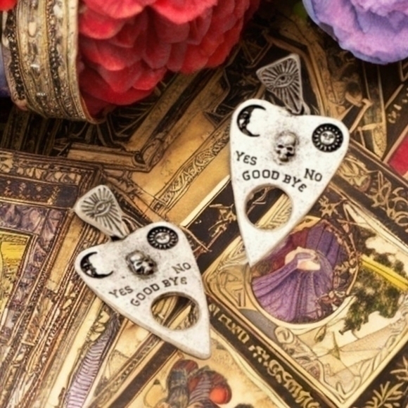 MODCLOTH OUIJA PIECE DISTRESSED EARRINGS - Picture 3 of 4